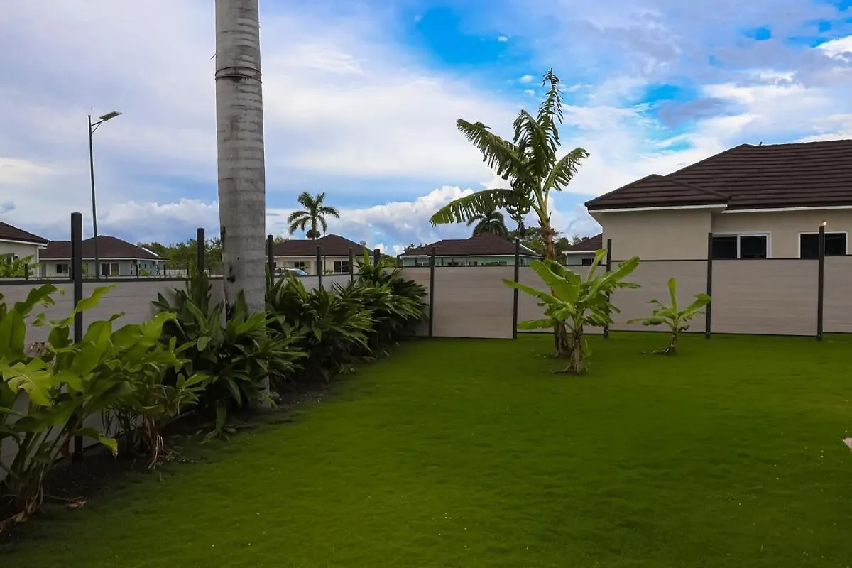 Charming Retreat Beach Access Saint Annʼs Bay ジャマイカ