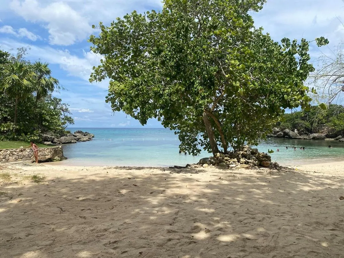 Charming Retreat Beach Access Saint Annʼs Bay ジャマイカ